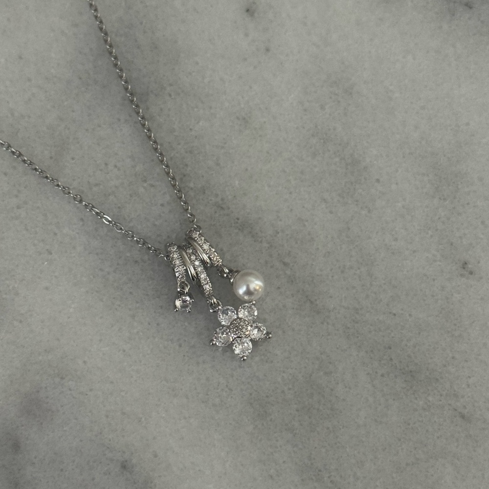 Sterling Silver Flower Pearl Charm Chain Necklace 

Brand New

Sterling Silver